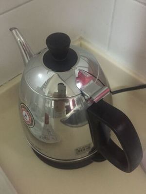 金灶(KAMJOVE)E-400食品級不銹鋼電熱水壺 全鋼電茶壺 燒水自動斷電--質量很好,加熱速度快,唯一的問題是在壺內.